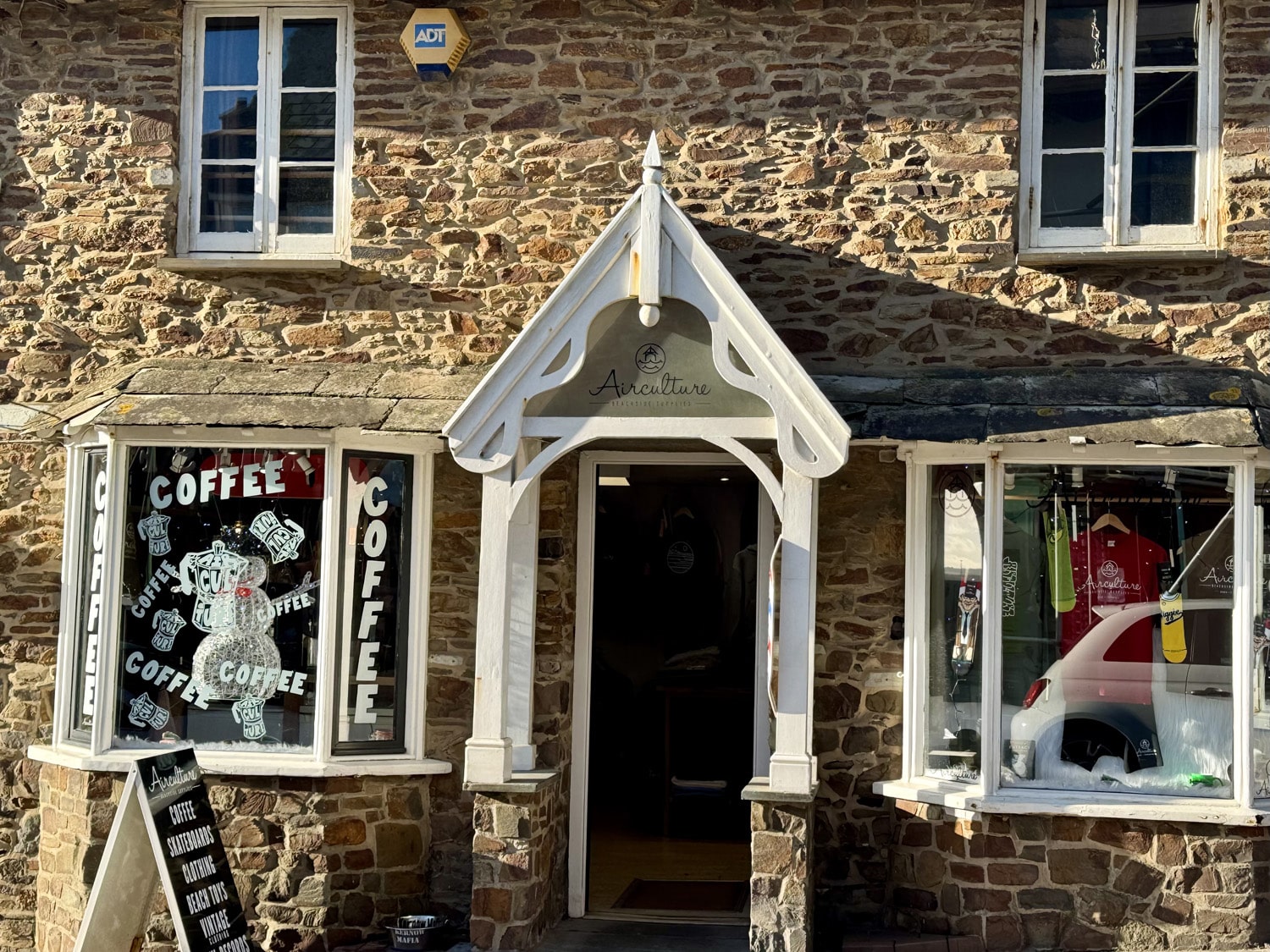 Airculture, Bude