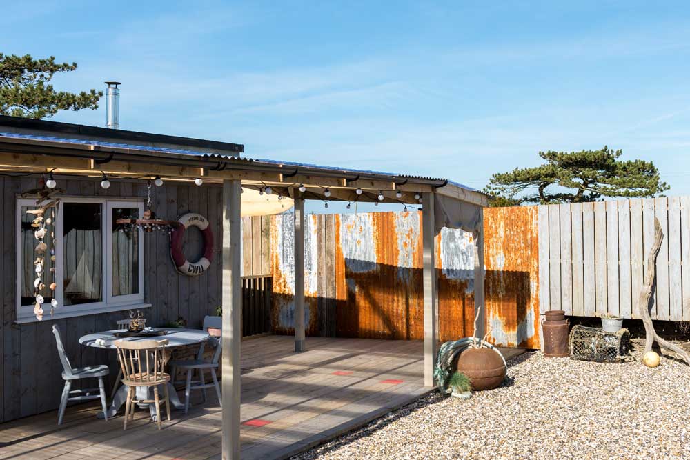 https://www.beachretreats.co.uk/wp-content/uploads/Strand-Line-1-800x625.jpg