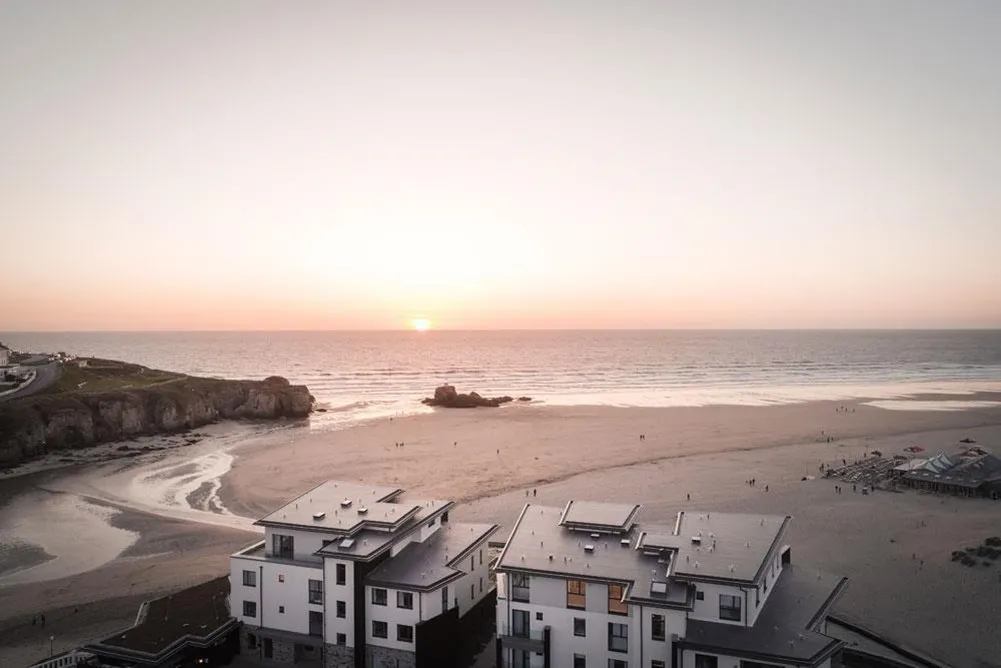 A beach white with buildings.