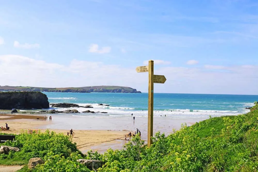 Signs pointing towards the beach.