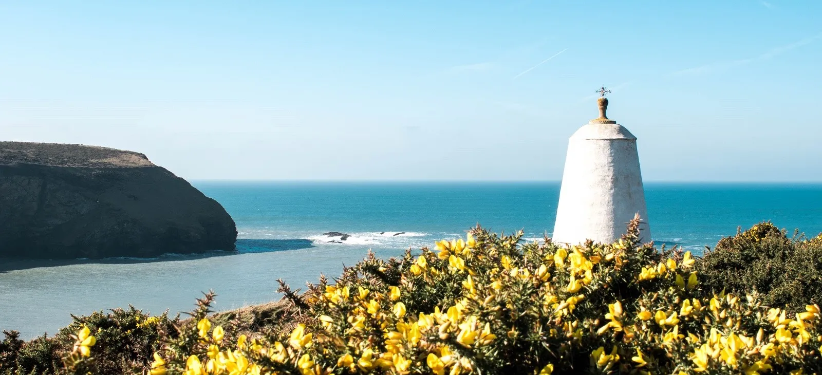 Portreath Coastal Path overlooking the coast.