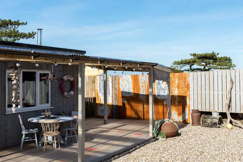 https://www.beachretreats.co.uk/wp-content/uploads/Strand-Line-1-800x625.jpg
