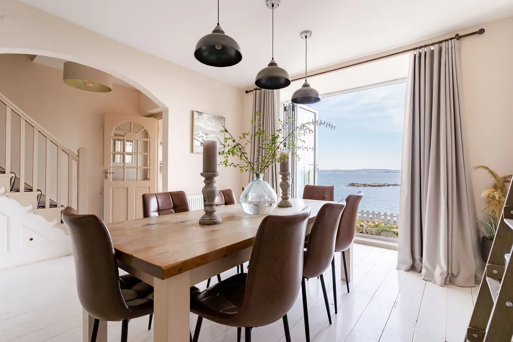 Kitchen with a sea view in Mousehole